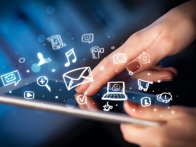 Tablet met online entertainment